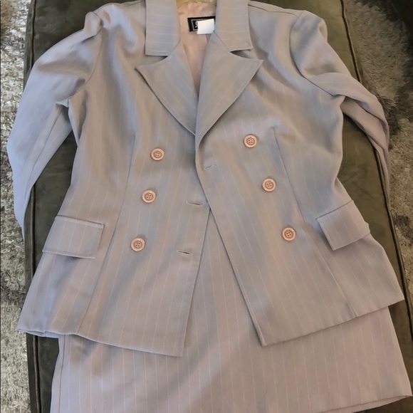 Blazer and Skirt set gray pinstripe size 13 - Picture 3 of 8